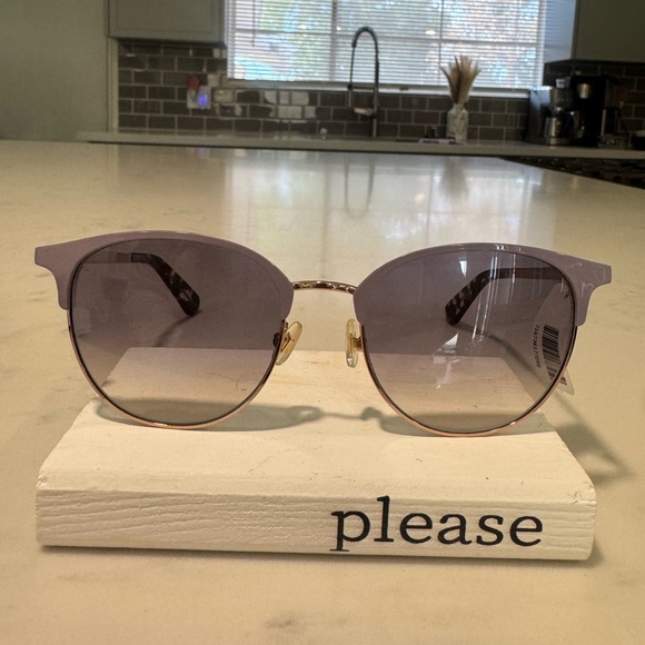 ONE DAY SALE✨

KATE SPADE Stylish Purple and Gold Sunglasses main image 13